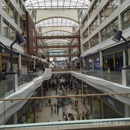 Quiet Peaceful 2br With Parking In Kirchberg 아파트 *