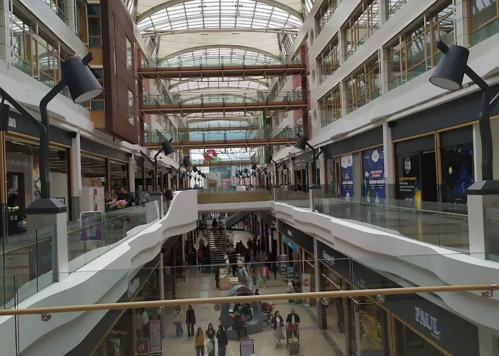 Quiet Peaceful 2br With Parking In Kirchberg דירה *