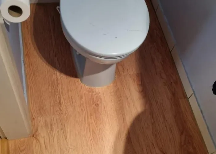 Quiet Peaceful 2br With Parking In Kirchberg דירה