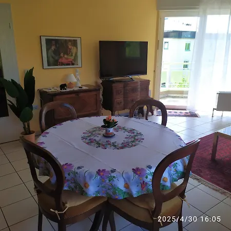 Appartamento Quiet Peaceful 2br With Parking In Kirchberg